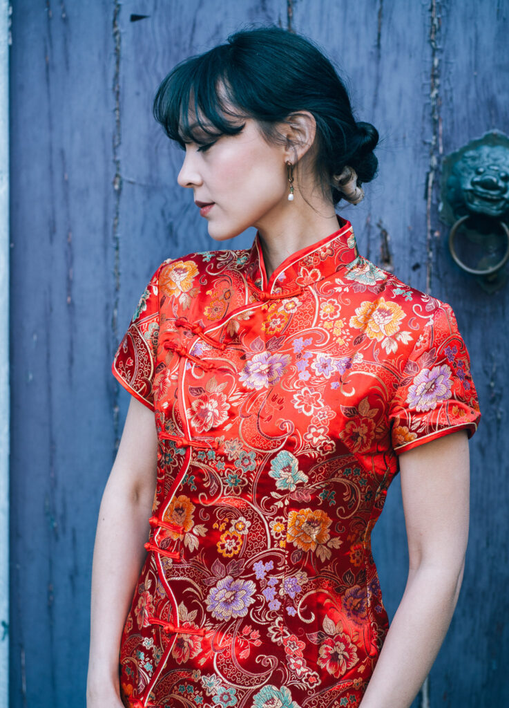 Portrait von Alice Rose im Chinesischen Garten in Frankfurt.